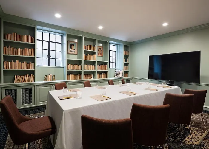 Graduate By Hilton Hotel 4*